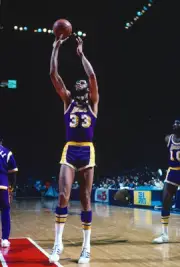 Kareem Abdul Jabbar Los Angeles Lakers warms up v the Washington - 1976 Photo