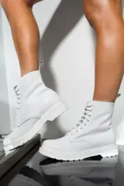 DR MARTENS WOMEN OPTICAL WHITE 1460 PASCAL MONO LACE UP BOOTS SIZE 8 NWOB