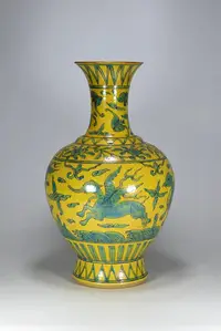 在飛比找Yahoo奇摩拍賣-7-11運費0元優惠優惠-中國古瓷 大明萬歷年制 黃釉加彩福在眼前纏枝花海水獸紋賞瓶 