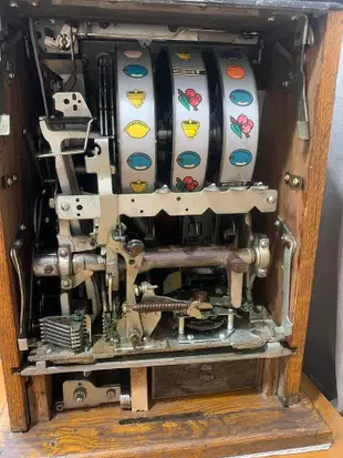 拉霸機 吃角子老虎機 mills slot machine 拉斯維加斯退役 機械式 ,收藏品