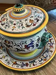 DERUTA RAFFAELLESCO SERVING BOWL OR SOUP TUREEN