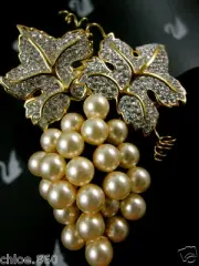 SIGNED SWAROVSKI CRYSTAL PEARL GRAPE PIN ~BROOCH RETIRED RARE NEW WITH TAGS