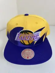 MITCHELL & NESS Los Angeles Lakers SnapBack Cap ( OSFM )