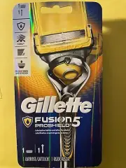 Gillette Fusion5 ProShield Men's Razor, Handle & Blade Refill