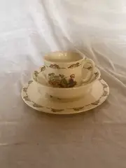 Peter rabbit tea Set & Piggy Bank Vintage Valuable And Rare Lot Of 4
