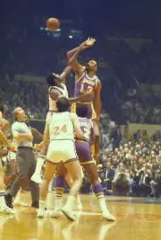 Wilt Chamberlain Of The Los Angeles Lakers 1972 OLD BASKETBALL PHOTO 5
