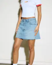 [Levi's] Levi's Women's Icon Denim Skirt in Woven Minutes Size 28 28 Woven Minutes