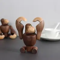 在飛比找樂天市場購物網優惠-梵瀚 實木金剛玩偶掛件簡約現代創意生日禮物可愛猴子桌面小擺件