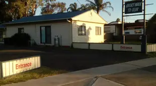 紐維爾侯益汽車旅館和大篷車公園Newell Hwy Motel & Caravan Park