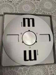 1 MAXELL MR-10 metal reel in original box. No tape. Empty reel.