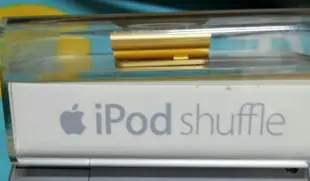 絕版限量版唯一金色APPLE  iPod shuffle/全配:耳機+座充+傳輸線/容量：1 GB（拆封檢測功能正常品）