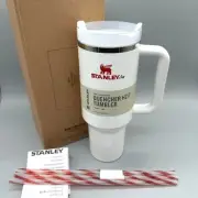 Stanley Mistletoe Twist 40oz Quencher Flowstate Tumbler Limited Holiday Edition