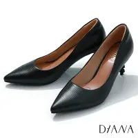 在飛比找Yahoo奇摩購物中心優惠-DIANA 7 cm細緻光澤壓紋羊皮素色幾何設計跟尖頭高跟鞋