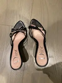 在飛比找Yahoo!奇摩拍賣優惠-Dior 高跟鞋