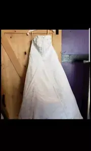 Davids Bridal Original Wedding Dress Never Worn