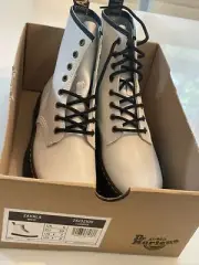 NWT Dr. Martens Airwair Zavala Boots White Dr. Martens Womens 8/Mens 7