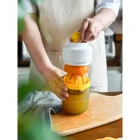 在飛比找ETMall東森購物網優惠-日本手動榨汁機家用榨汁神器壓汁器迷你炸果汁機榨橙子檸檬擠橙汁