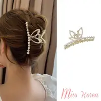 在飛比找momo購物網優惠-【MISS KOREA】浪漫珍珠兔耳朵線條造型抓夾 髮夾 鯊