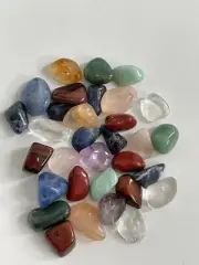 30 Mixed tumbled stones crystals x 1 (18-30mm) TB000
