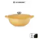 【Le Creuset】琺瑯鑄鐵鍋媽咪鍋24cm(蜂蜜黃-鋼頭-內鍋黑)