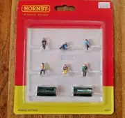 Hornby R7119 OO Gauge Figures "People Sitting" NEW