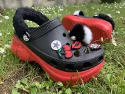 CROCS DISNEY CRUELLA CLASSIC BAE PLATFORM CLOG W 7 US/ 37-38 EUR/ 5 UK