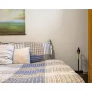Entire Cozy Retreat With King Bed, Hour To Banff