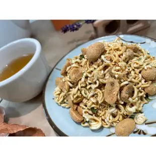 【田園市集】台灣土豆王-花生脆麵175g(原味、辣味) 點心麵 泡麵 下酒菜 美食 零嘴 追劇零食