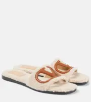 [Valentino Garavani] Valentino Garavani VLogo cutout faux shearling slides AU 8 beige