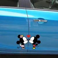在飛比找Yahoo!奇摩拍賣優惠-可愛親親米妮米奇車貼 情侶車貼 汽車車門貼 後視鏡貼 車窗貼
