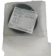 FACTORY SEALED Siemens 3RG4011-0JB00 Proximity Switch