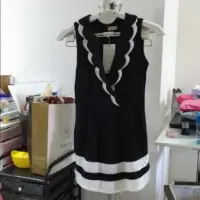 在飛比找Yahoo!奇摩拍賣優惠-連身裙 #H-399 V領無袖黑白相間連身裙