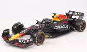 Bburago 1:24 Signature Series F1 2023 RB19 #1 Max Verstappen Model Car w/ Helmet