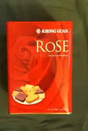 2 PACK KHONG GUAN ROSE BISCUITS ASSORTMENT (700 G/8.5 OZ EACH)