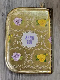 在飛比找Yahoo!奇摩拍賣優惠-ANNA SUI COSMETICS 金色皮革感 玫瑰圖案多