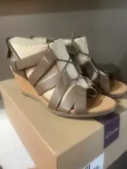 clarks women’s sandals 9.5