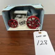 Ertl Antique Fordson Tractor NIB 1:16 scale