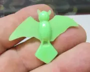 vintage plastic 1960s dime store vending machine toy Bat Whistle toy, NEW, Green