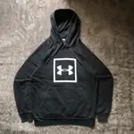 安德瑪 UNDER ARMOUR UNDER ARMOR 連帽衫 UNDER ARMOR 全黑大標誌中間一個口袋尺寸 M