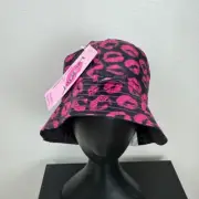 Luv Betsey by Betsey Johnson Reversible KISS Bucket Trendy Hat Black Pink NWT