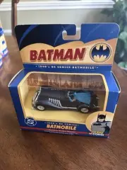 Batman 1940's DC Comics Batmobile Corgi 77317 1:43rd Scale Die-Cast Vehicle (2)