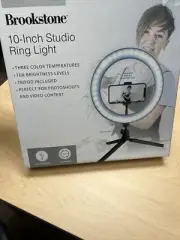 BROOKSTONE 10” Ring Light W/tripod 3 COLOR TEMPS