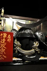 在飛比找Yahoo!奇摩拍賣優惠-【新年】特惠 完整伊達政宗五月人形 武士頭盔 武士盔甲 日本