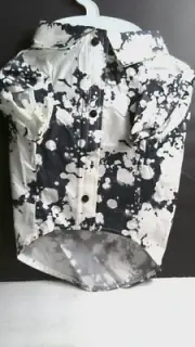 Top Paw Black & White Button up Shirt Size Large D161