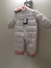 oshkosh snowsuit 3/6 M