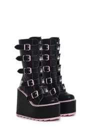 [Y.R.U.] X Sanrio Dune Platform Boots - Kuromi