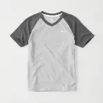 美國百分百【ABERCROMBIE & FITCH】T恤 AF 短袖 V領 麋鹿 KIDS 女男 情侶裝 灰色 XS S號 H968
