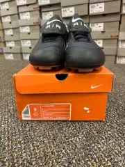Nike air conversion size 9 black men baseball shoes