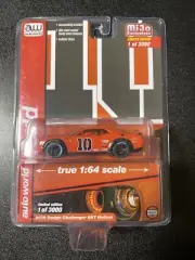 Auto World 1:64 2019 Dodge Challenger SRT Hellcat Custom Orange Model CP7754