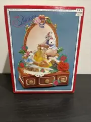 LUSTER FAME 1994 Mouse Mice on Vanity Dresser Music Box It' a Small World 509185